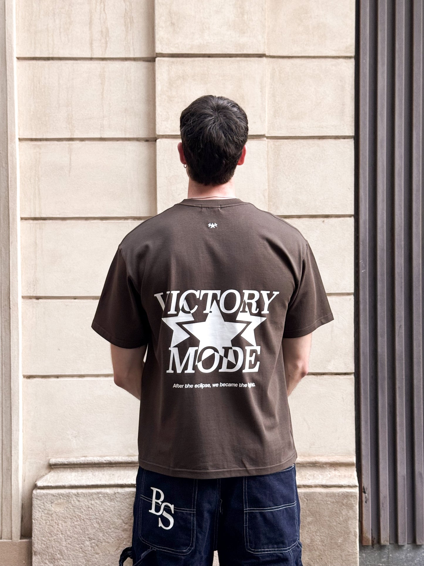 VICTORY BROWN TEE