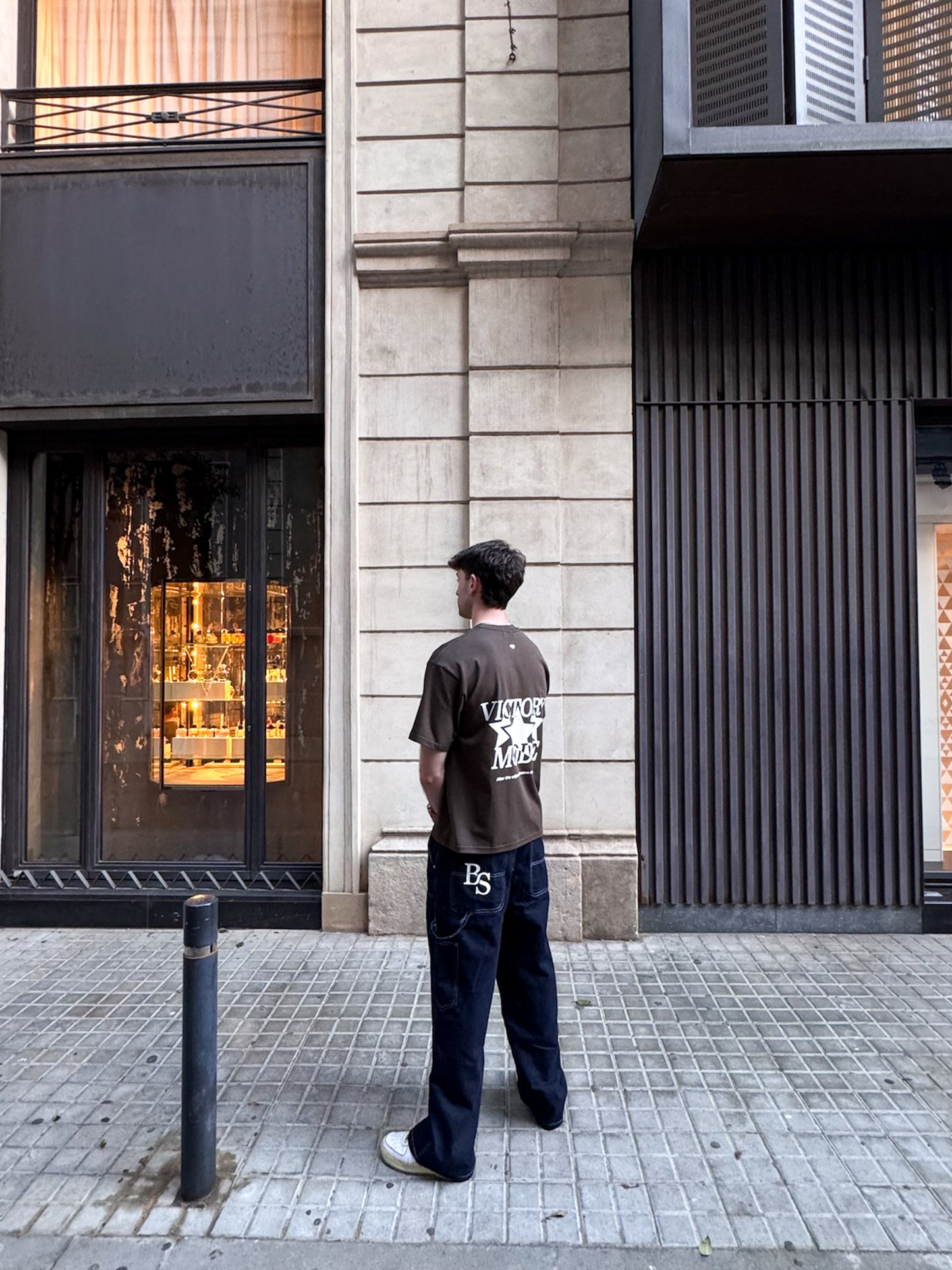 VICTORY BROWN TEE